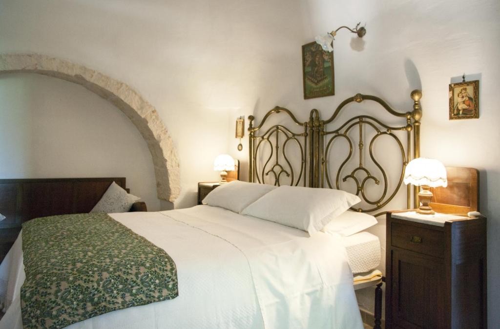 Trulli sul vignale in Masseria Santalachicca - 2