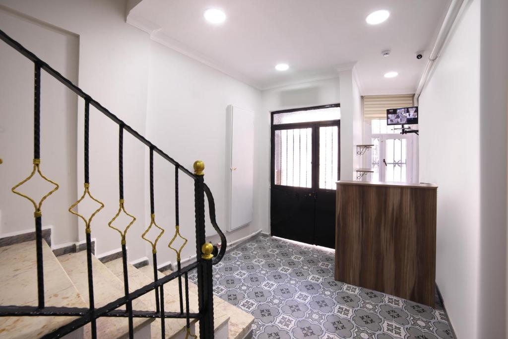 SEVEN ROSES APART HOTEL photo