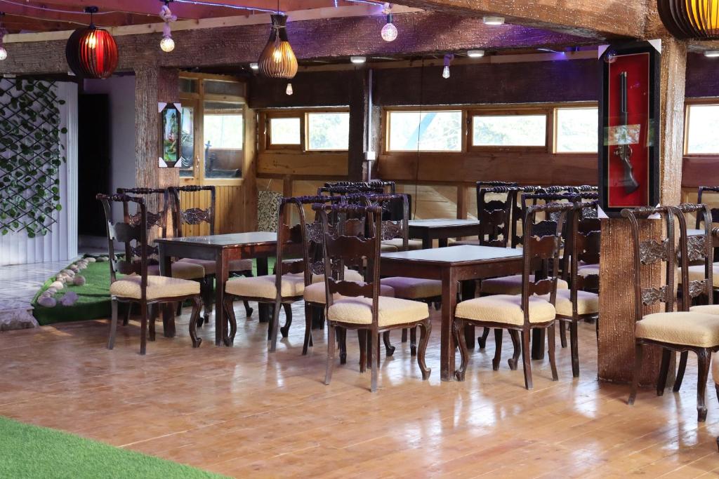 Shared lounge/TV area