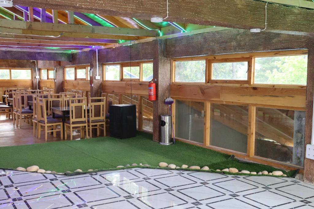 Shared lounge/TV area