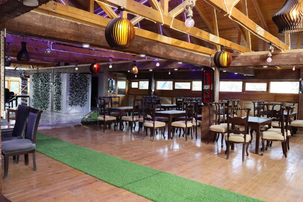 Banquet hall, Hotel Al Azeem in Ayubia