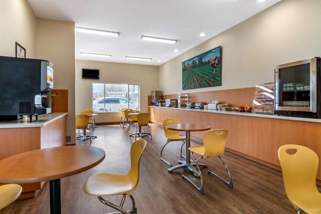 Econo Lodge Inn & Suites レストラン