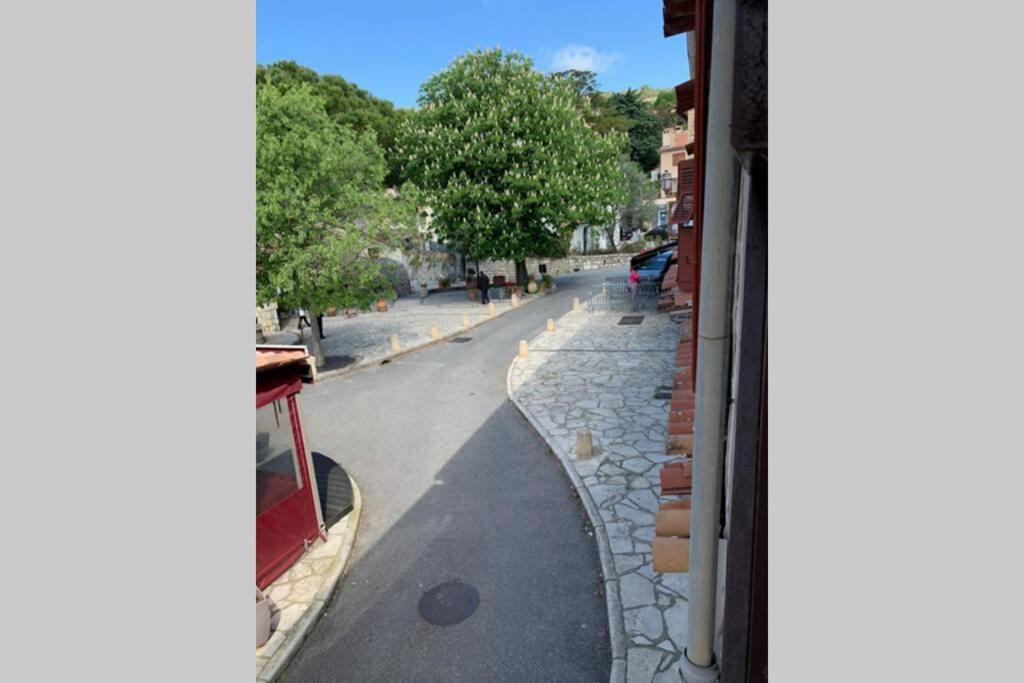 2 pièces de charme au coeur du village de CABRIS - 2