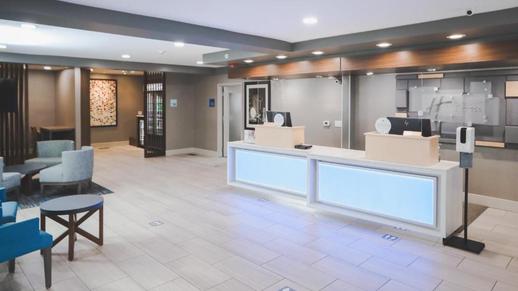 Holiday Inn Express Lompoc photo
