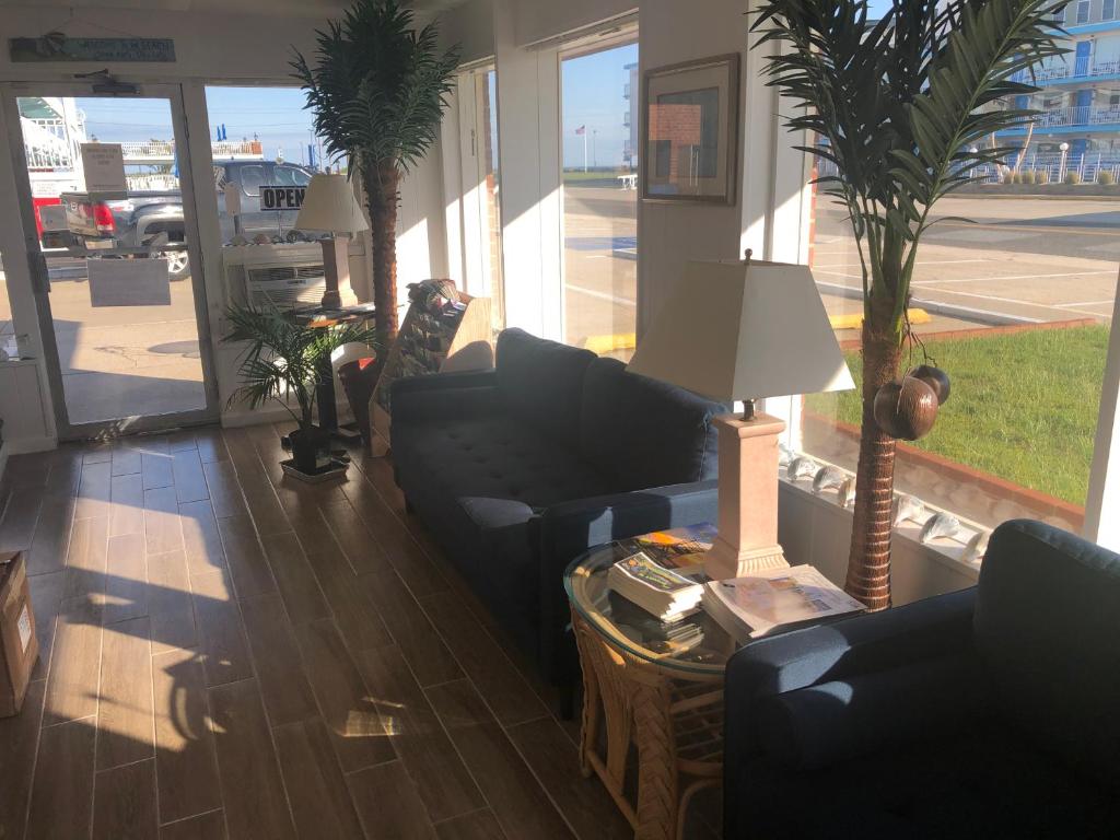 Gold Crest Motel photo