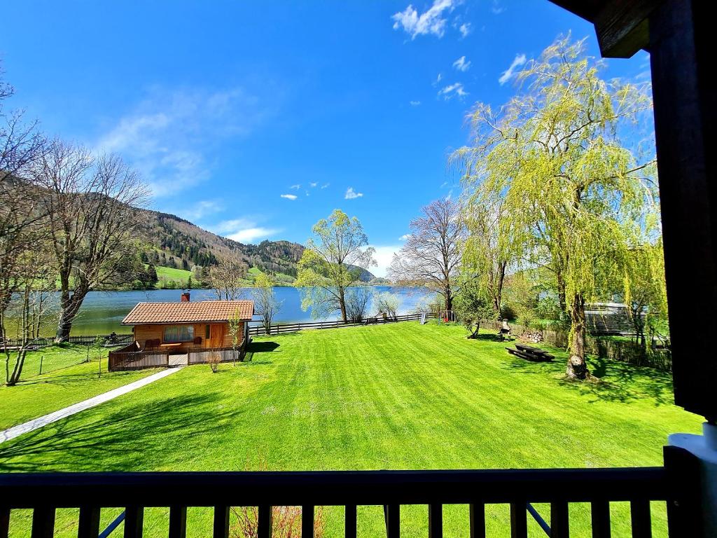 Appartementhaus „die Kuh am See“ (vormals Haus St. Leonhard) — Hotel in Schliersee