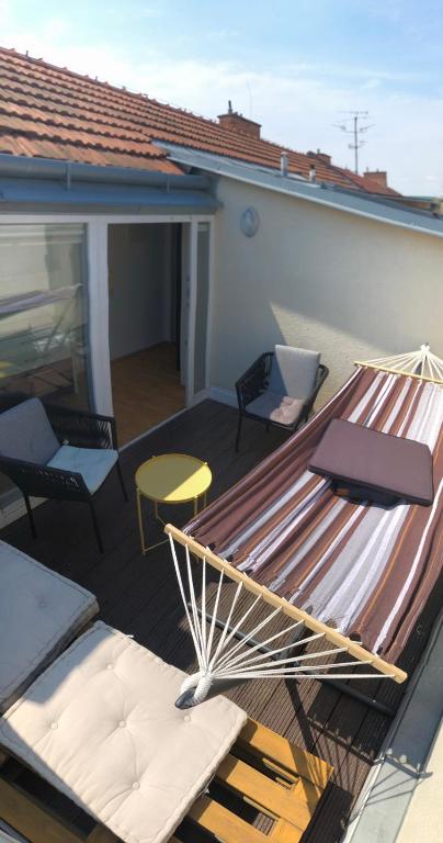 Apartman v centru mesta s vyhledem na Petra photo