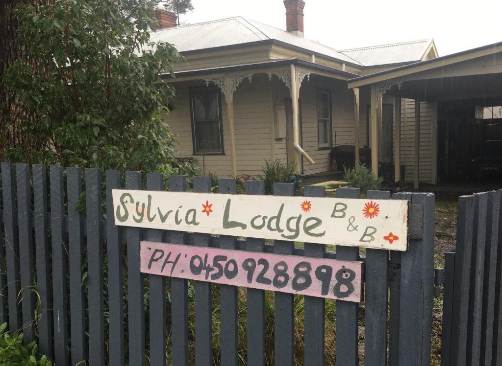 Sylvia Lodge A step back in time pet friendly Homestay — Hotel in Orbost