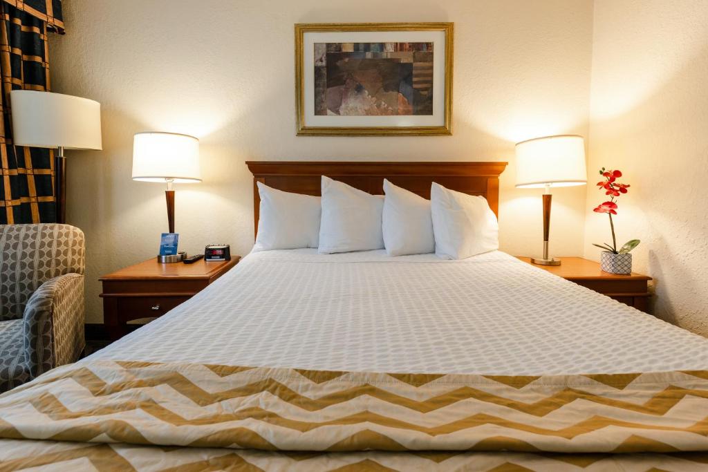 Travelodge by Wyndham Ottawa East photo