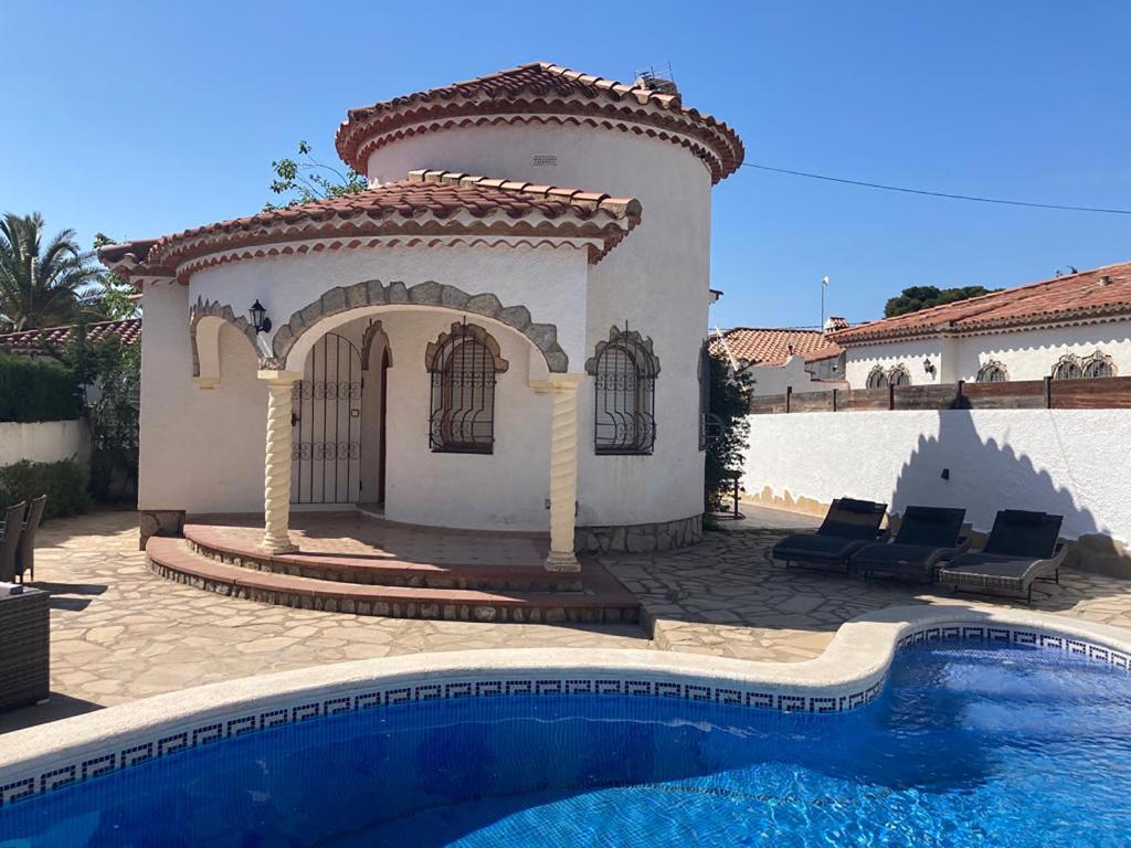 Villa Sonrisa de Oro - private swimming pool - 5