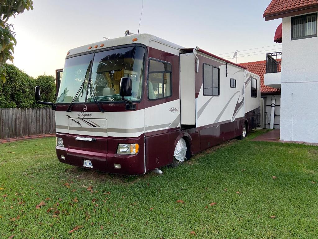 Remodeled and Comfortable RV - FREE PARKING, Miami
