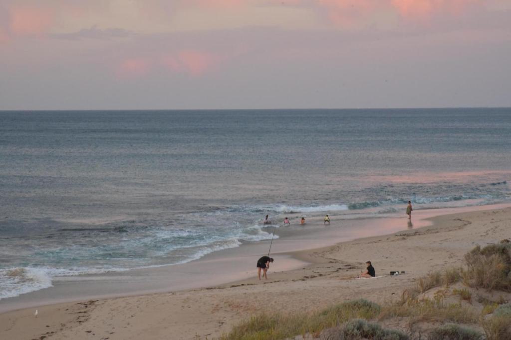 6 Halls Head Heaven For 8 Close To Beach photo