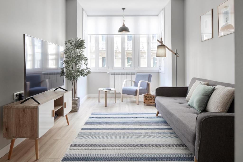 CONCHA SUITE Brand NEW & Style, San Sebastián