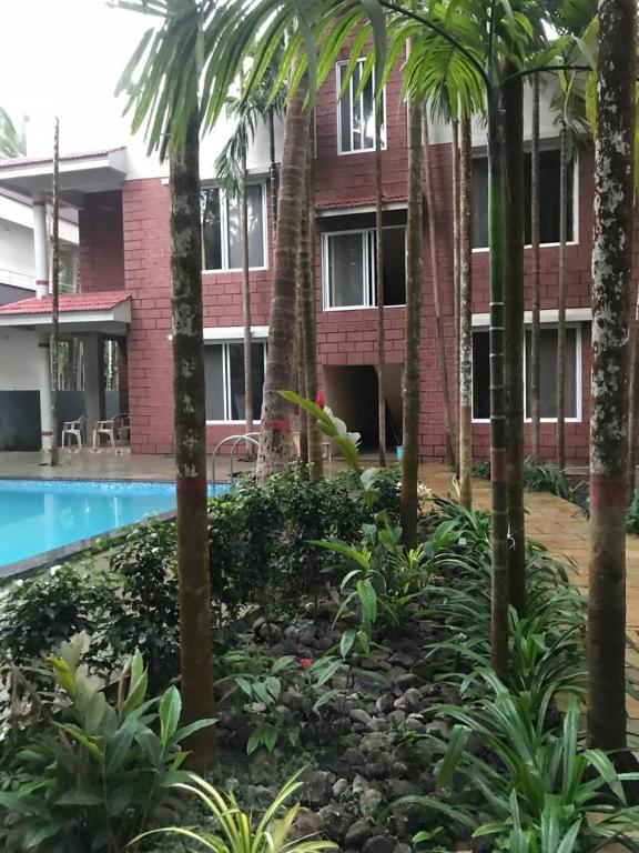 Swimming Pool Cottage Alibag With Meals — Hotel in Alibaug