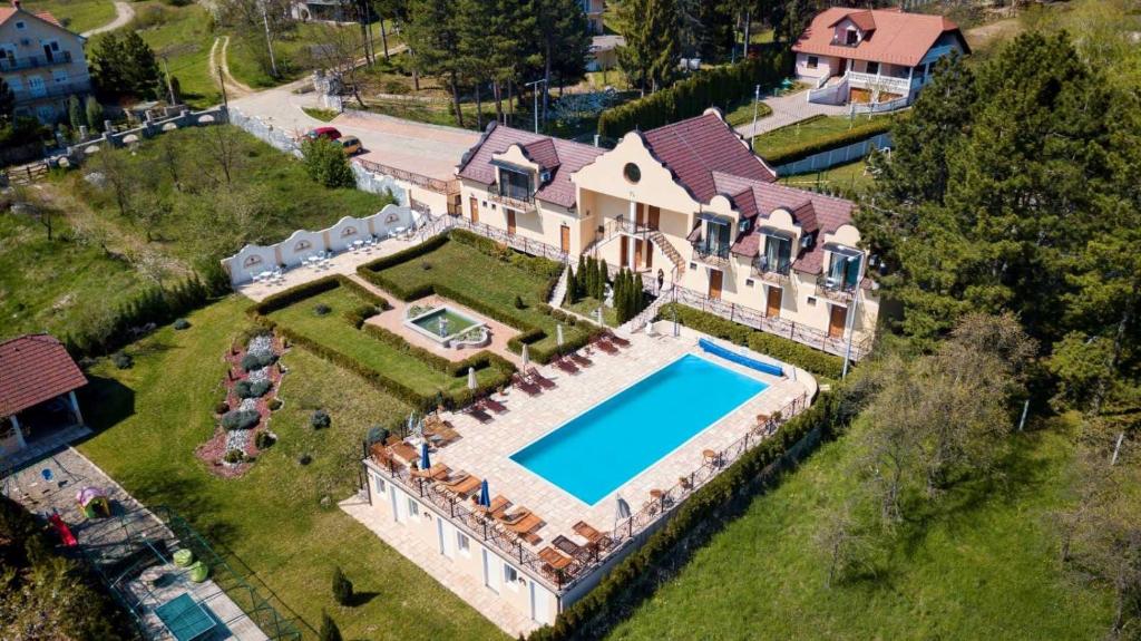 Suncani Breg Apartments Vrdnik — Hotel in Vrdnik
