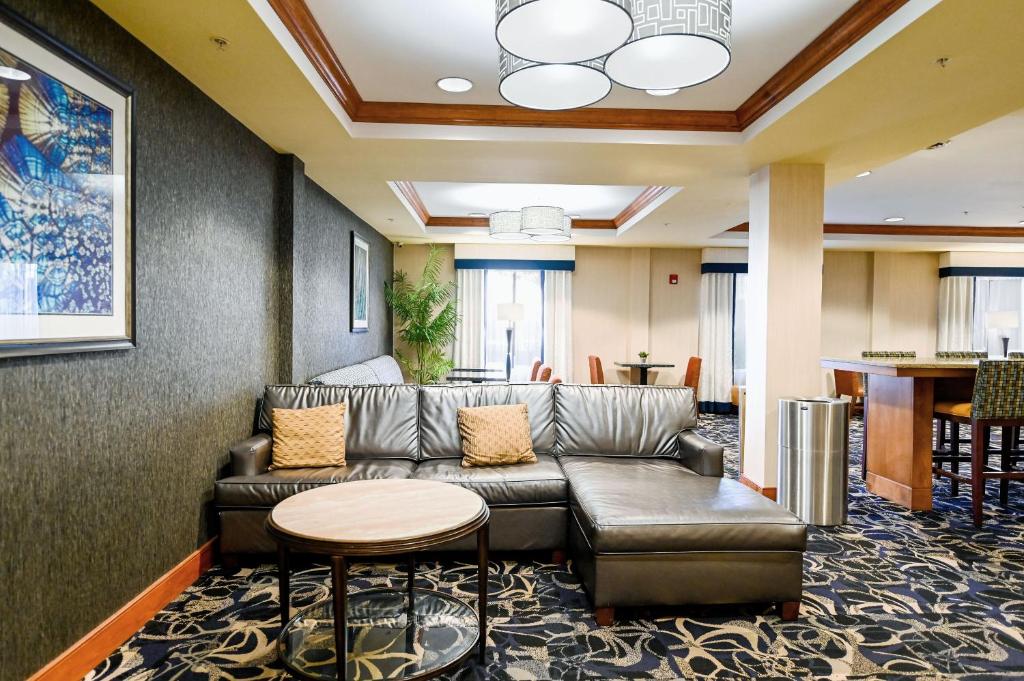 Holiday Inn Express & Suites Richmond North Ashland photo