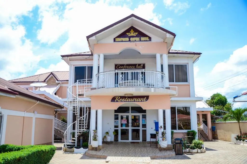 Nuoyong Empire Hotel, hotel in Wa