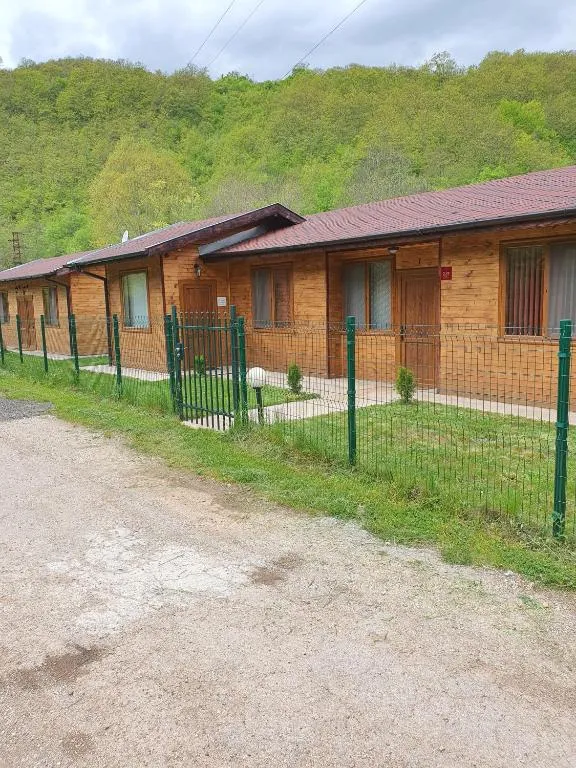 ЕКО БУНГАЛА，位于Trŭn的酒店