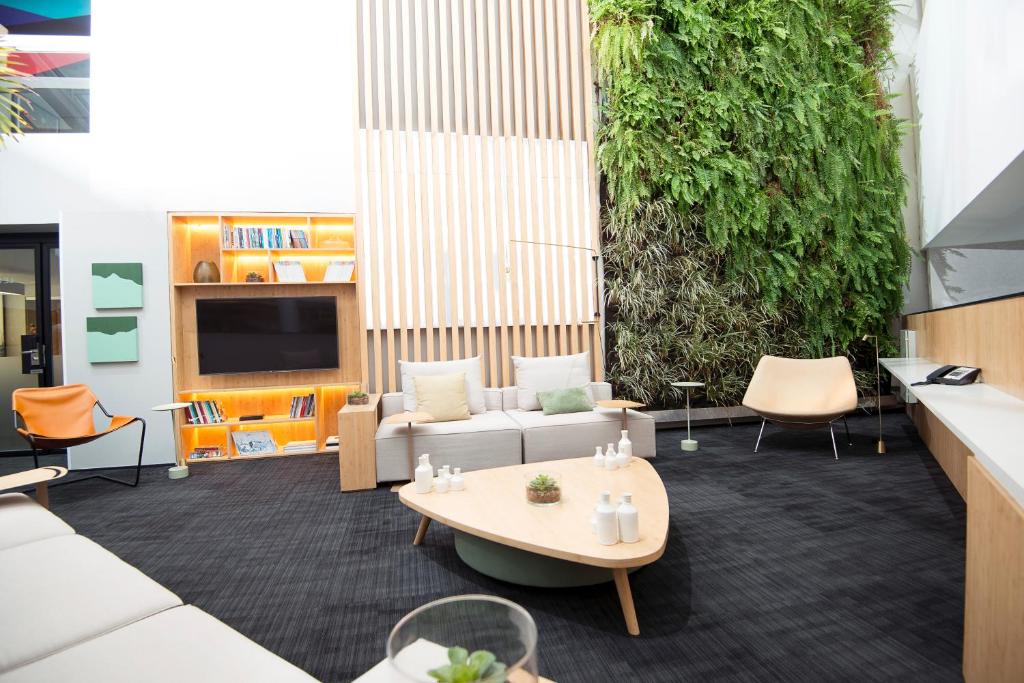 Shared lounge/TV area