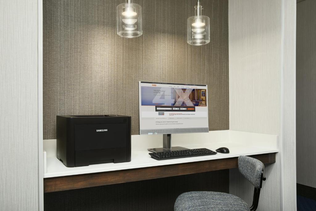 Holiday Inn Express Spartanburg photo
