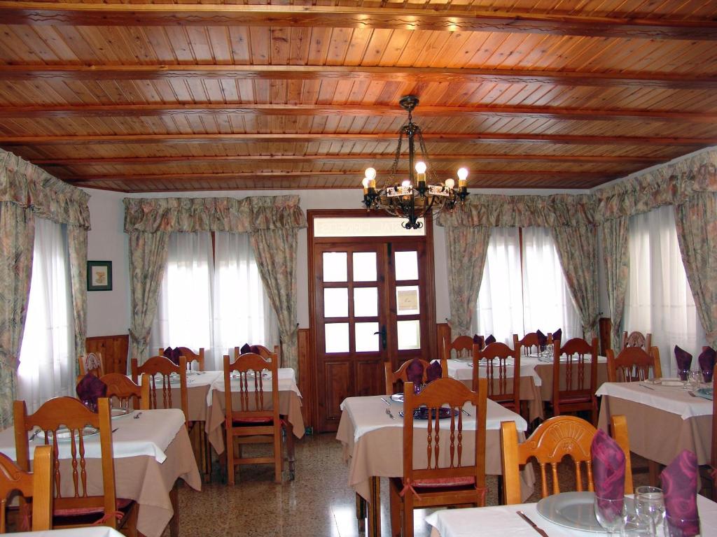 Hostal Pirineos Sarvisé - 4