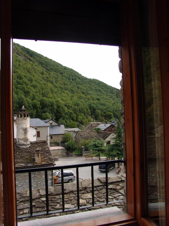 Hostal Pirineos photo