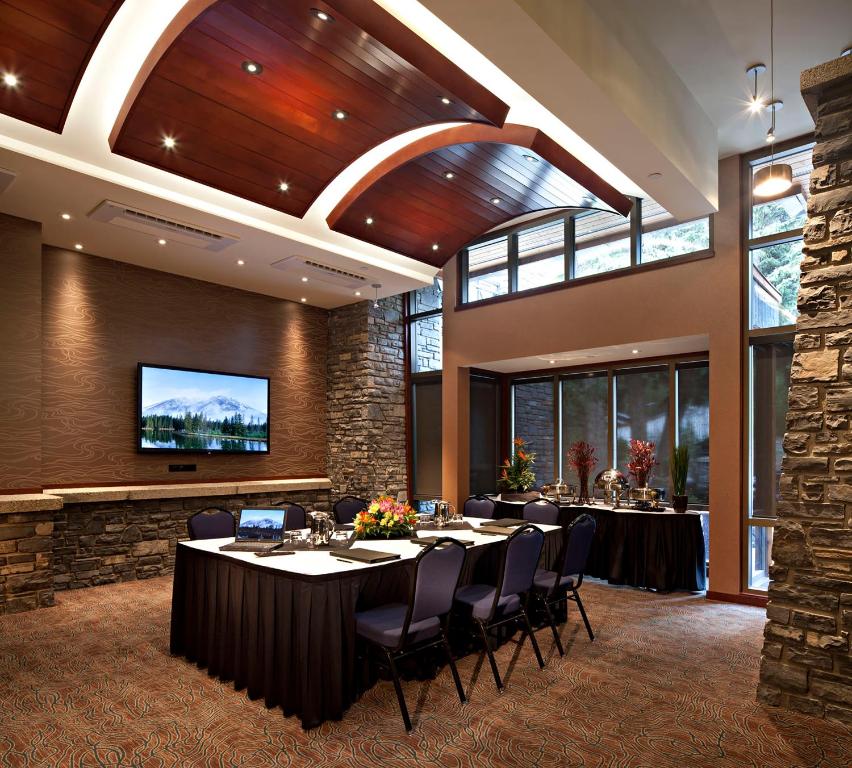 Delta Hotels By Marriott Banff Royal Canadian Lodge Photo 25