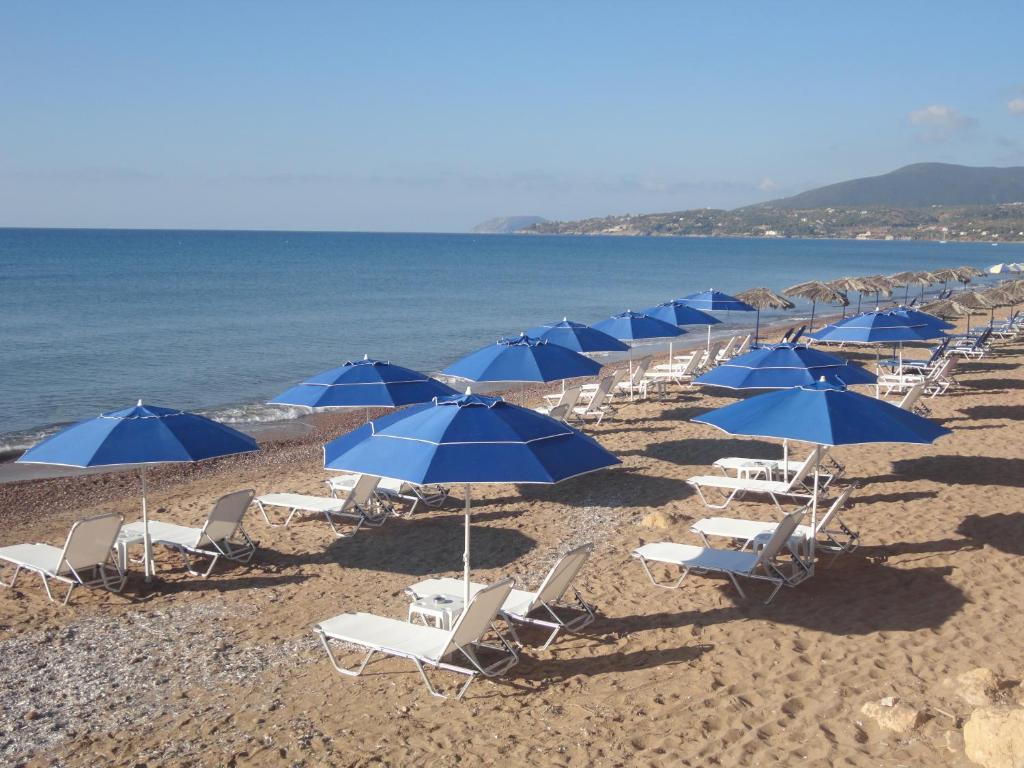Beach, Akti Zaga Apartments in Koroni