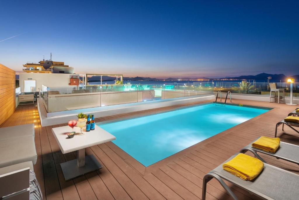 Llaut Boutique Hotel — Swimming pool in Can Picafort, Balearic Islands