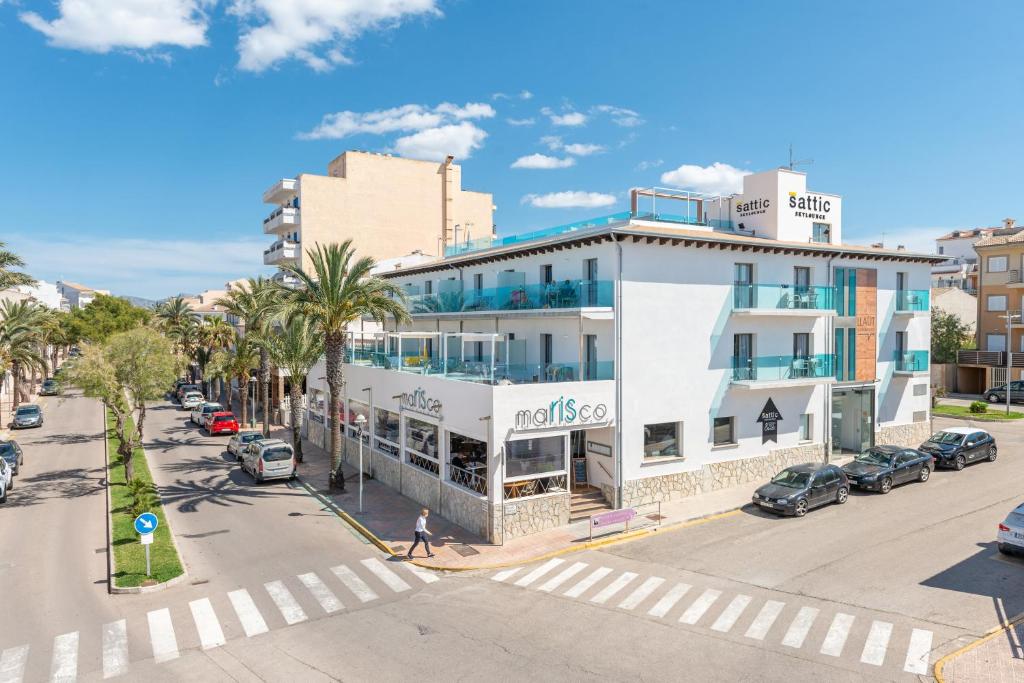 Llaut Boutique Hotel — Hotel building in Can Picafort, Balearic Islands