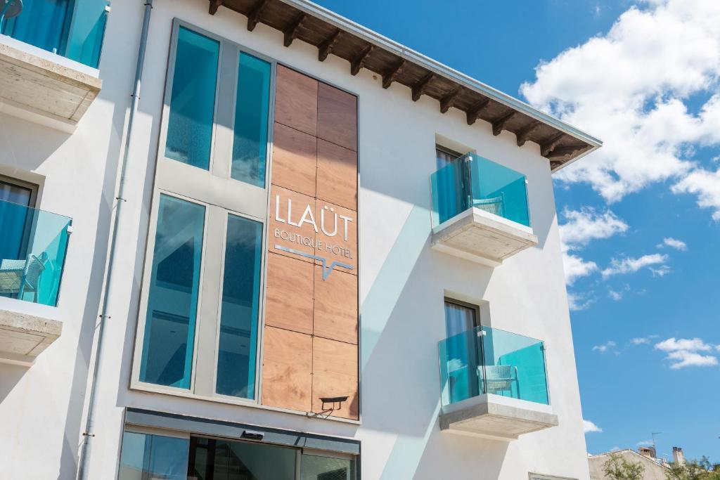 Llaut Boutique Hotel — Hotel building in Can Picafort, Balearic Islands