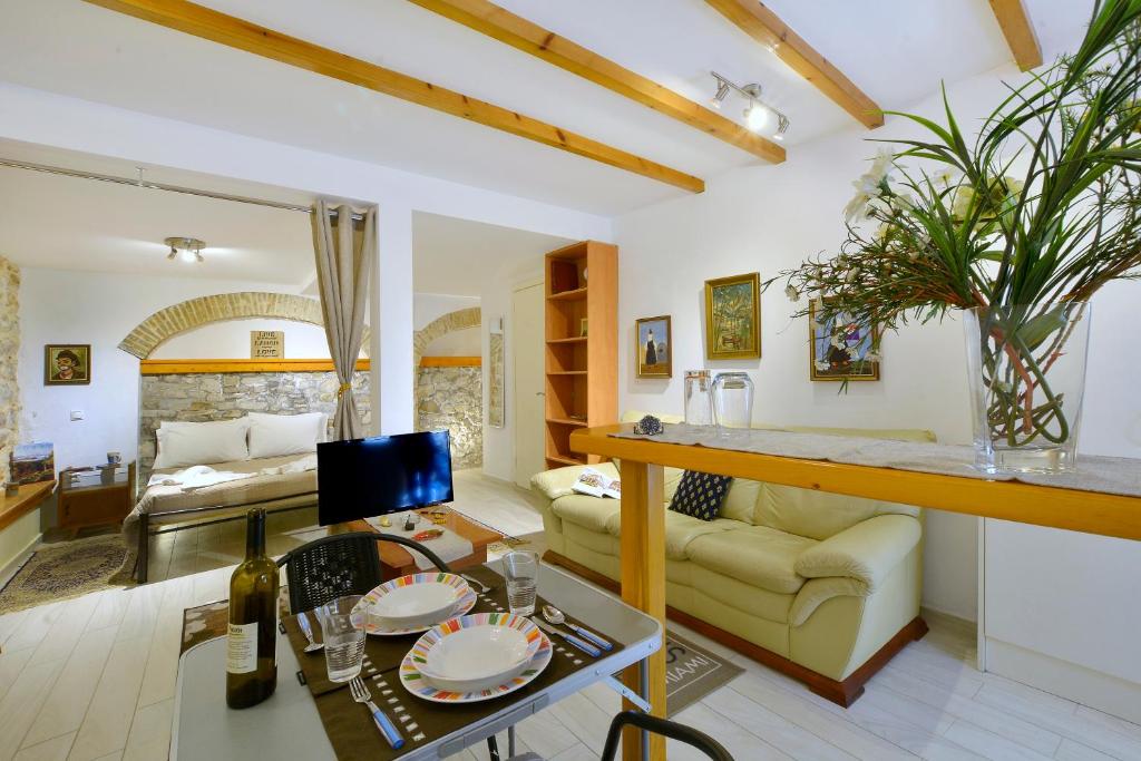 Studio in Corfu town photo