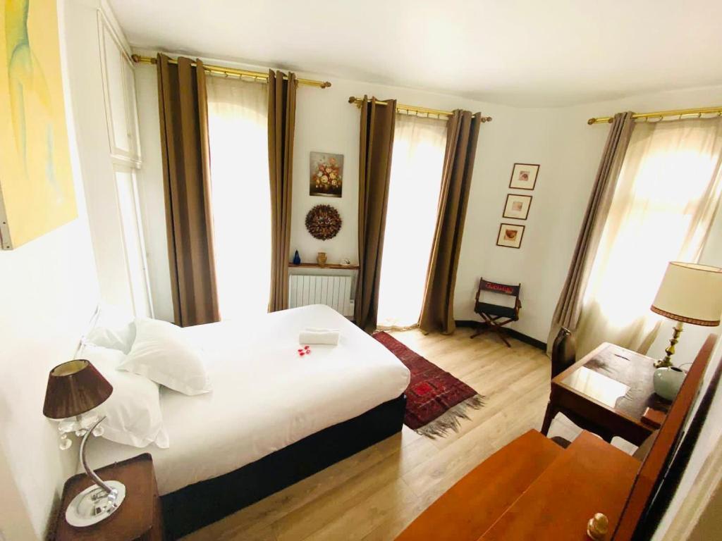 Romantic Apartment in Paris - 3