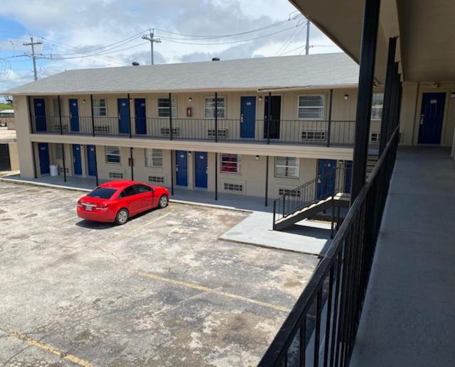 Texas Inn Seguin photo