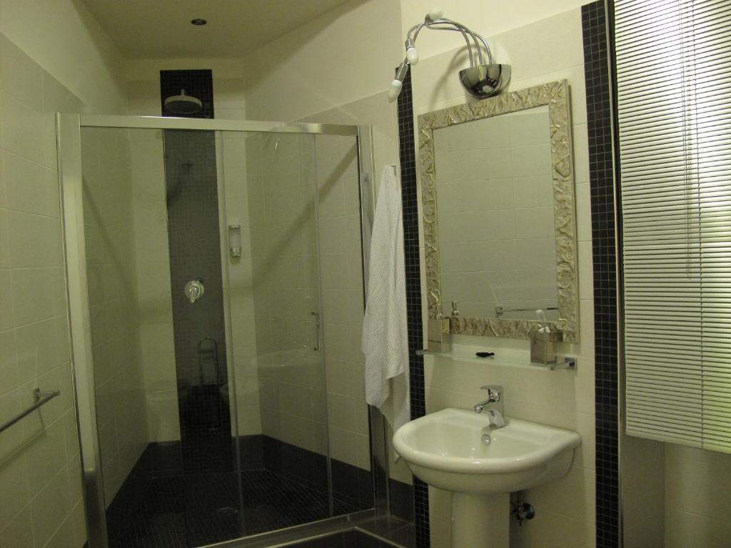 Arches Inn photo