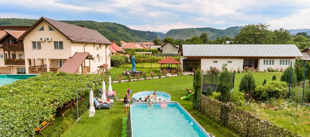 Pensiunea XINELA — Hotel in Baia De Fier