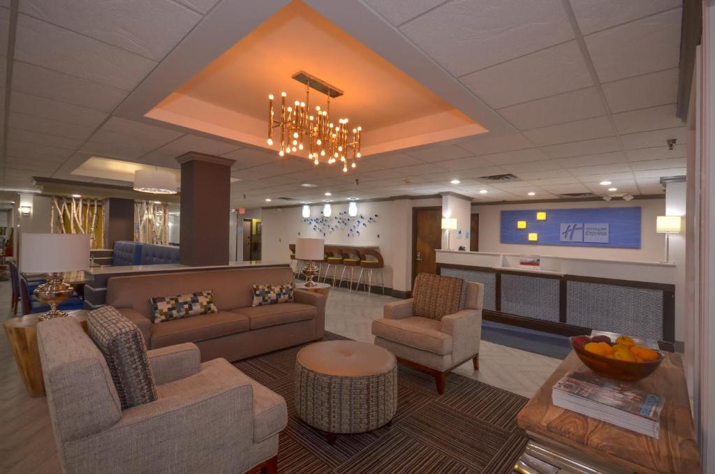 Holiday Inn Express & Suites Fayetteville University of Arkansas Area By IHG 外観