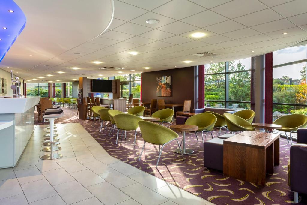Holiday Inn Express Dunstable Photo 37