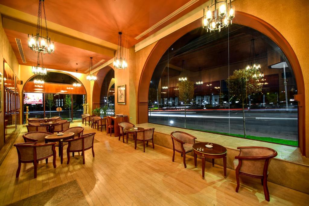Pub/salon