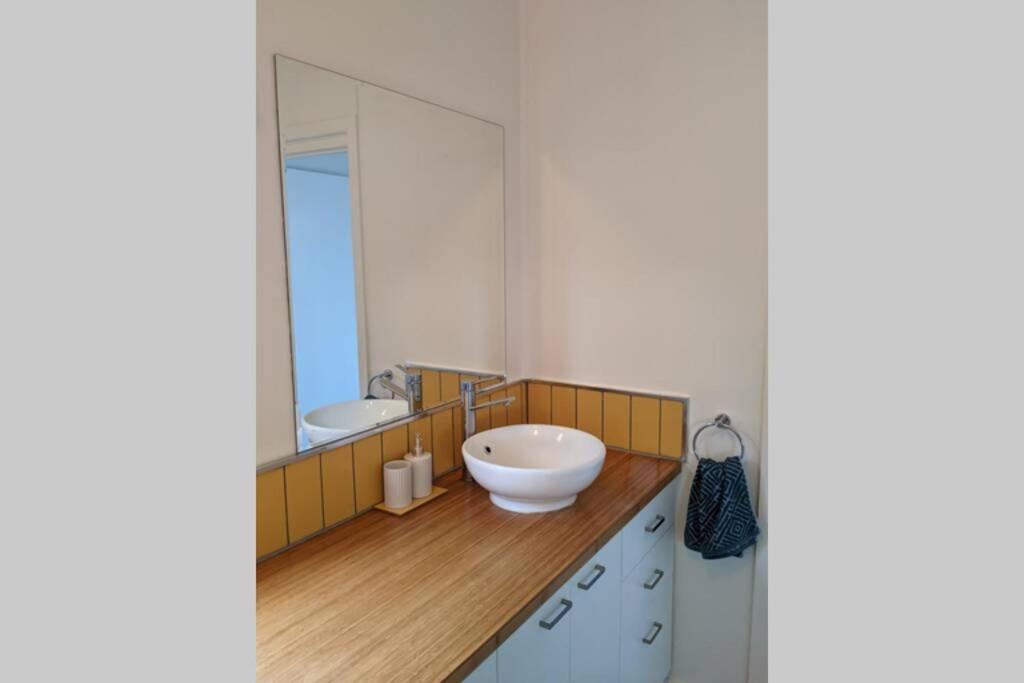 Cute cottage walking distance to CBD photo