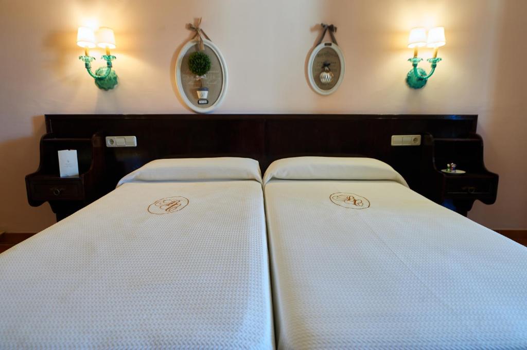 Hotel Bahia — Hotel rooms in Peguera, Balearic Islands