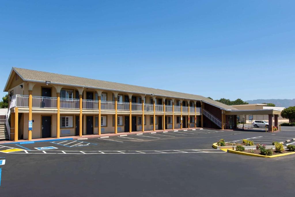Days Inn by Wyndham Ukiah photo