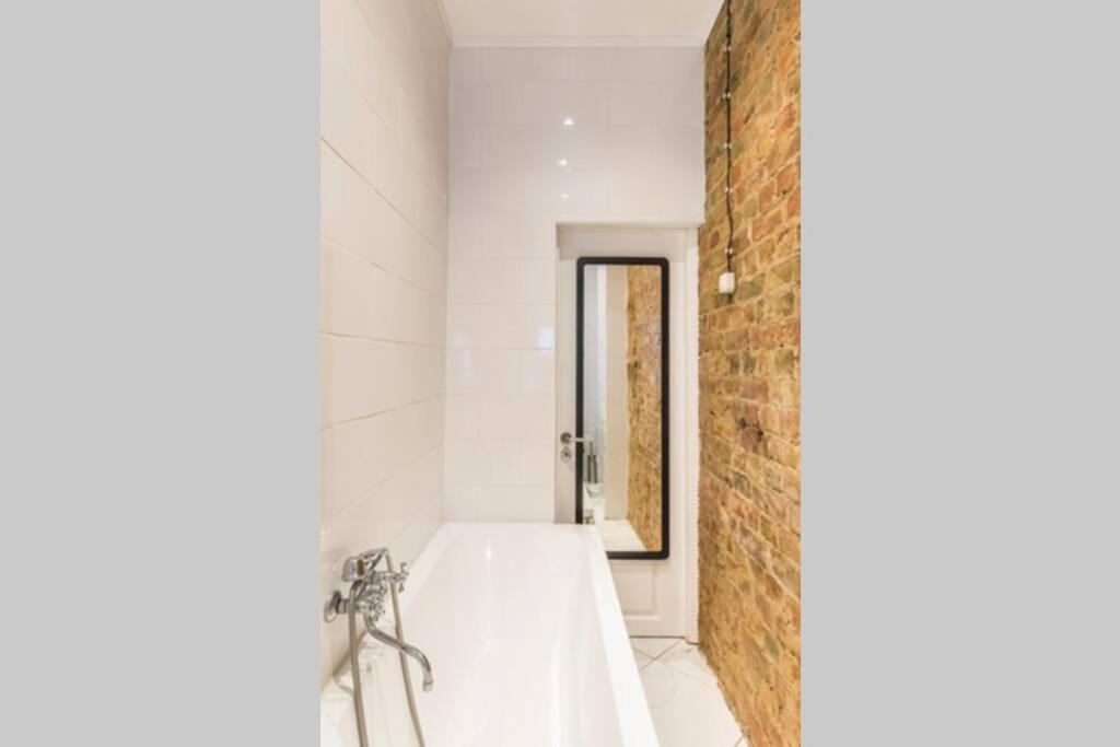 Lejas 5 Self check in out 5 can stay Free parking Close to the city center, Riga