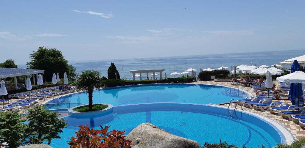 Sineva Beach Hotel - All Inclusive — Swimming pool in Sveti Vlas, Burgas Region
