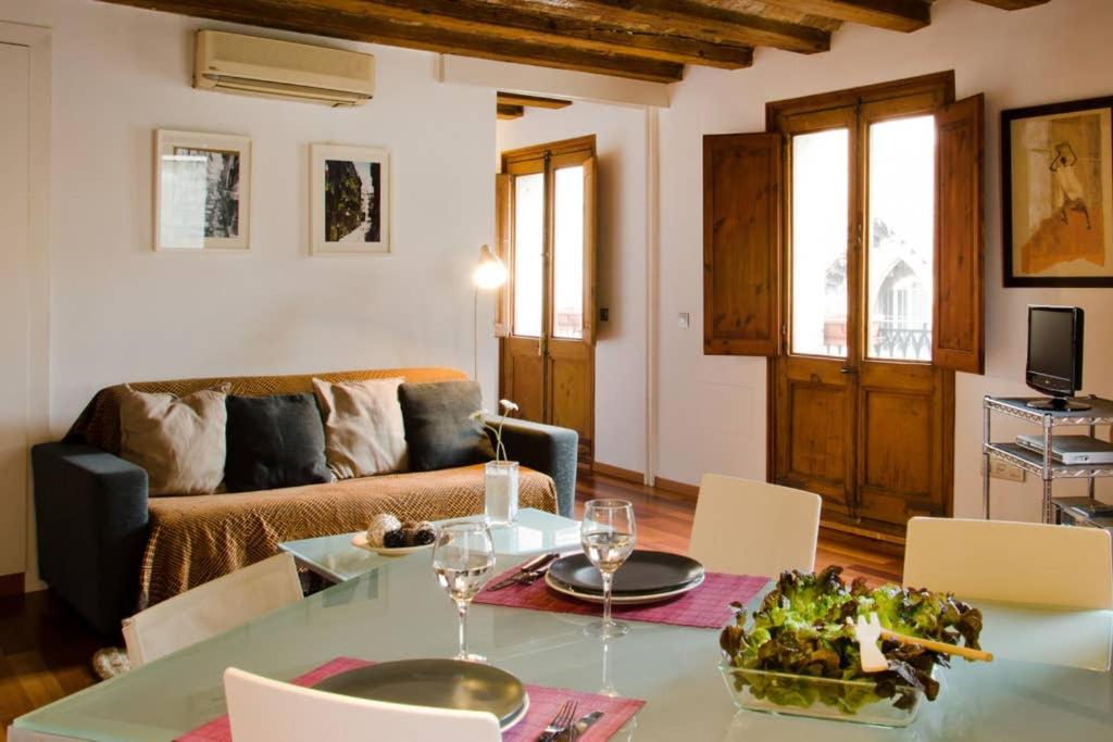 Ripoll Apartments — Hotel in Barcelona