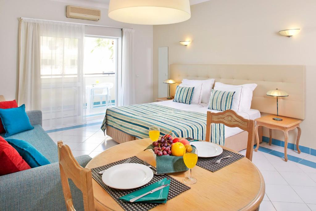 Luna Miramar Club — Hotel rooms in Albufeira, Faro