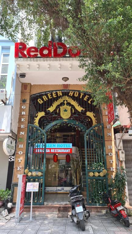 Green Hotel near Lotte Center