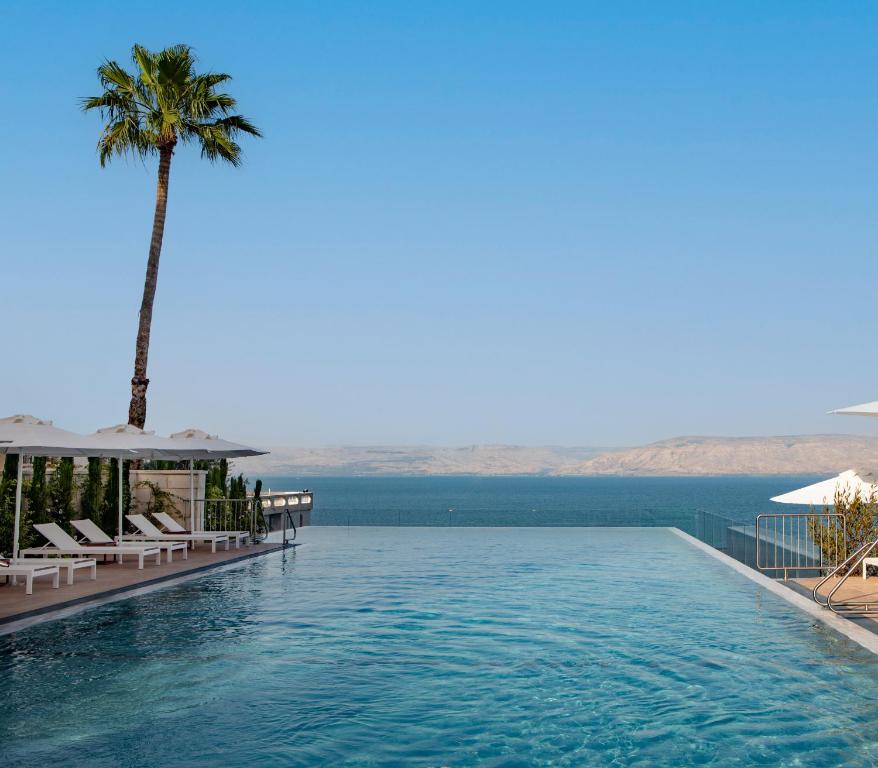 Sofia Sea of Galilee Hotel スイミングプール