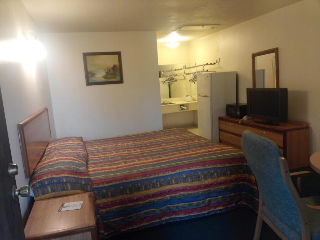 Evergreen Inn photo