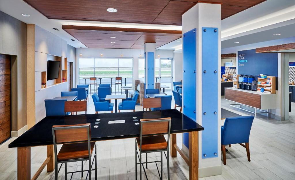 Holiday Inn Express & Suites Windsor East – Lakeshore By IHG レストラン